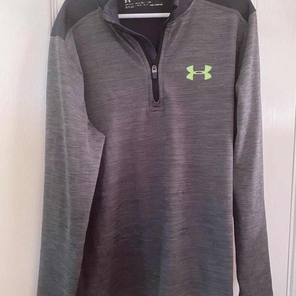 Under Armour Top‎ - Picture 2 of 5